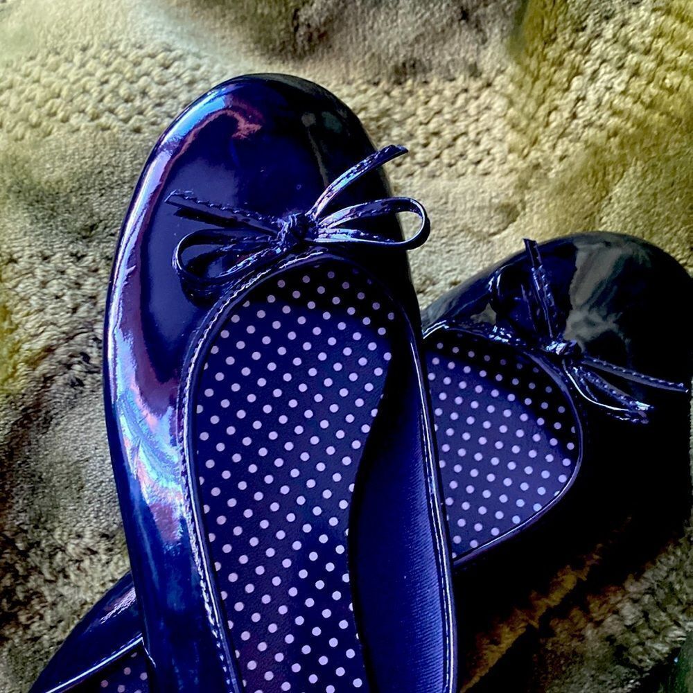 Smart Fit Black shiny dress shoes new girls Sz 4 RARE